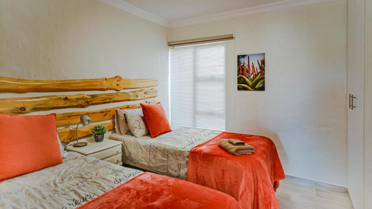 The Ark Guesthouse At Marina Martinique Jeffreys Bay Esterno foto